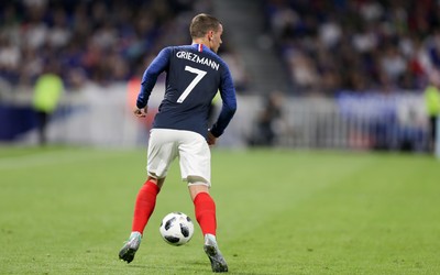 U游体育快讯-三代同堂看球